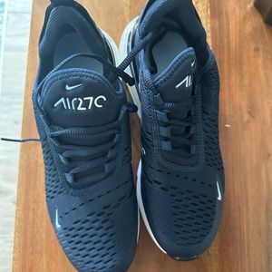 Never worn Nike 270’s Big kid size 6, woman size 8